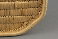 Klickitat%20artist%2C%20%3Cb%3E%3Ci%3E%20Klickitat%20Serving%20Basket%3C%2Fi%3E%3C%2Fb%3E%2C%201920%2F1940%2C%20cedar%20root%20and%20beargrass%2C%20The%20Elizabeth%20Cole%20Butler%20Collection%2C%20no%20known%20copyright%20restrictions%2C%202012.92.73